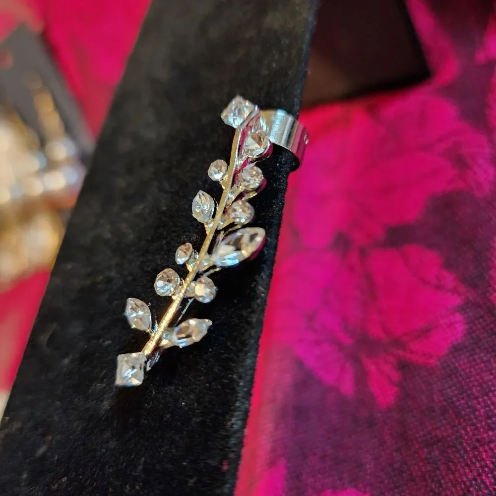 Silver Tone Jeweled Leaf Earring Cuff. For Left Ear. NWOT.